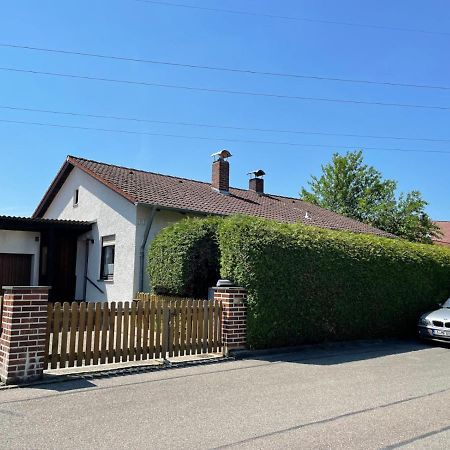 Bungalow In Ruhiger Siedlung Mit Stellplatz Λάντσχουτ Εξωτερικό φωτογραφία