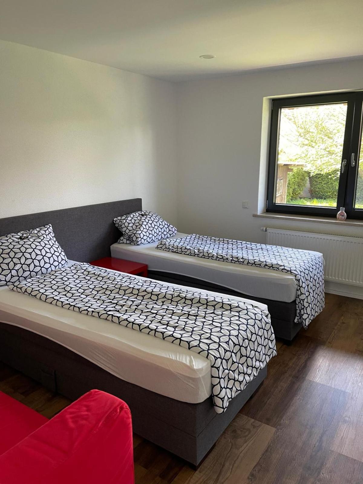Bungalow In Ruhiger Siedlung Mit Stellplatz Λάντσχουτ Εξωτερικό φωτογραφία